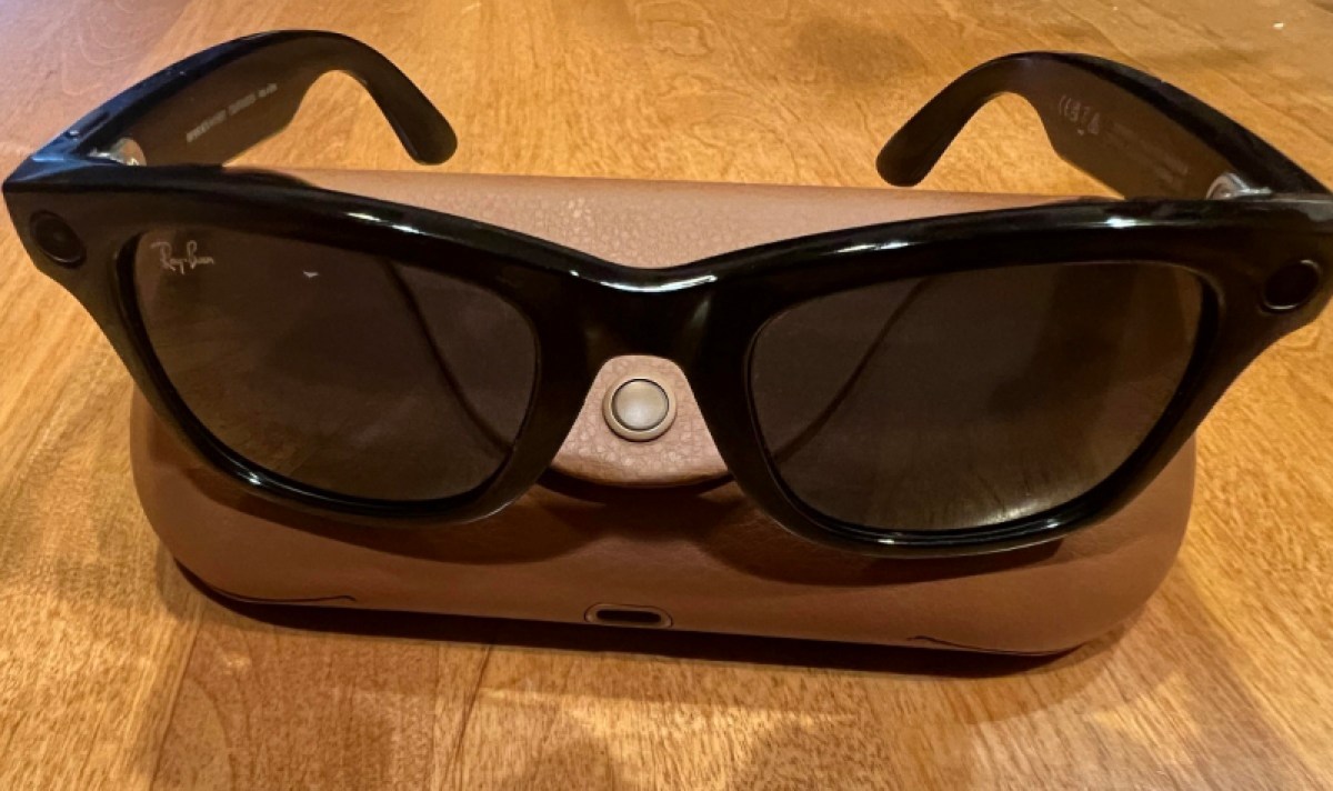 These smart glasses from Ray-Ban and Meta will have an AI voice chatbot soon.