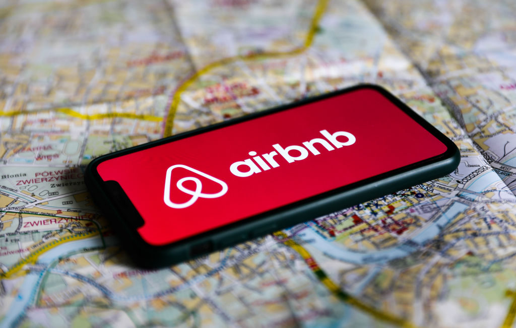 Airbnb leans on reviews to make listings more reliable as it tests review summaries using generative AI